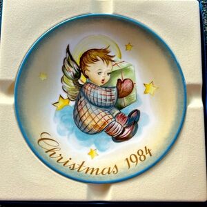 NWOT Vintage “ A gift from Heaven” Christmas 1984 collector Berta Hummel plate